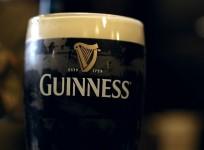 st-patricks-day-how-to-pull-the-perfect-pint-of-guinness-with-the-tipperary-on-fleet-street-video