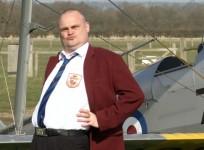 general-election-2015-al-murray-too-fat-for-election-parachute-stunt