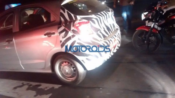 2015 Ford Figo Hatchback Returns in Fresh Spy Shots Ahead of April Launch