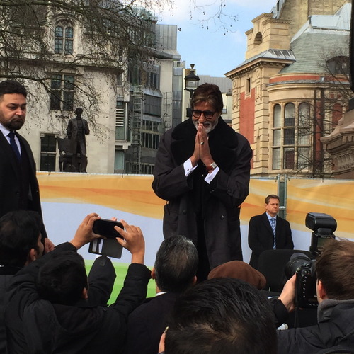 Amitabh Bachchan Unveils Mahatma Gandhi Statue in London