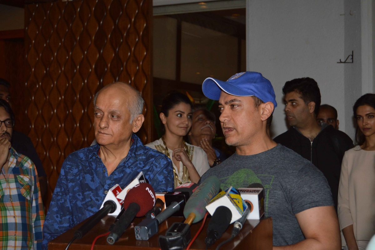 Mukesh Bhatt, Aamir Khan Aamir, Deepika, Anushka, Karan Attend a Meeting Regarding Censor Board Issues