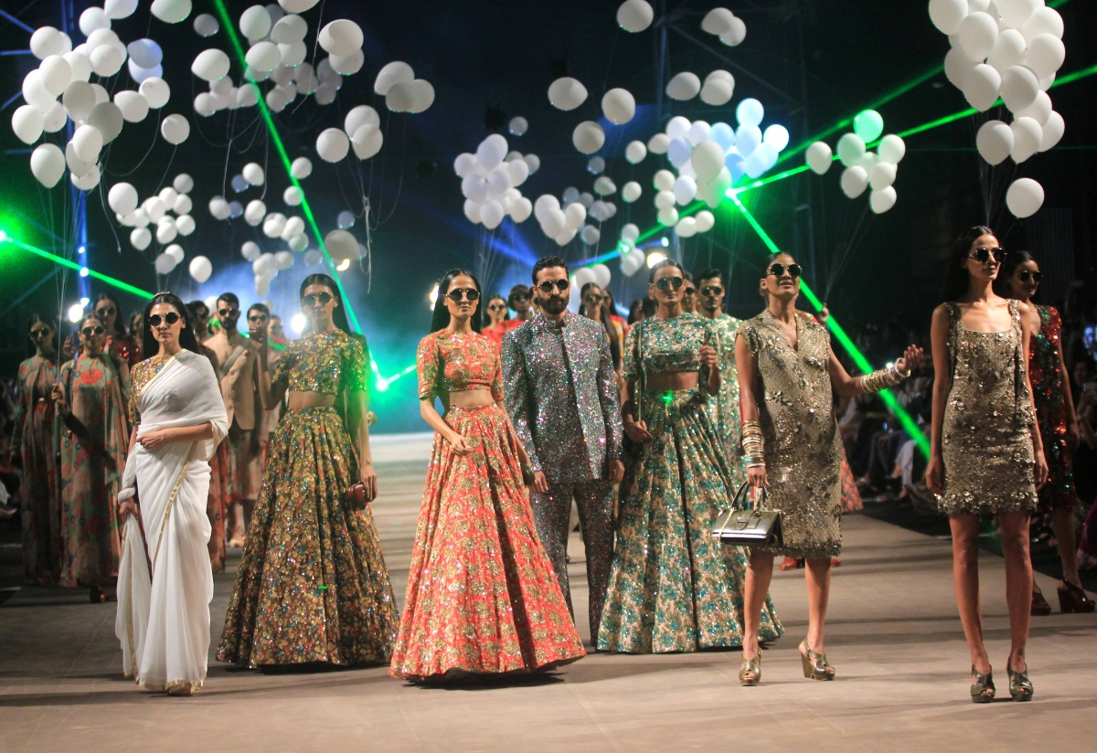 Lakme Fashion Week 2015: Sabyasachi Mukherjee opens the show Lakme Fashion Week 2015: Deepika, Kajol, Sridevi Attend Sabyasachi Mukherjee's Opening Show