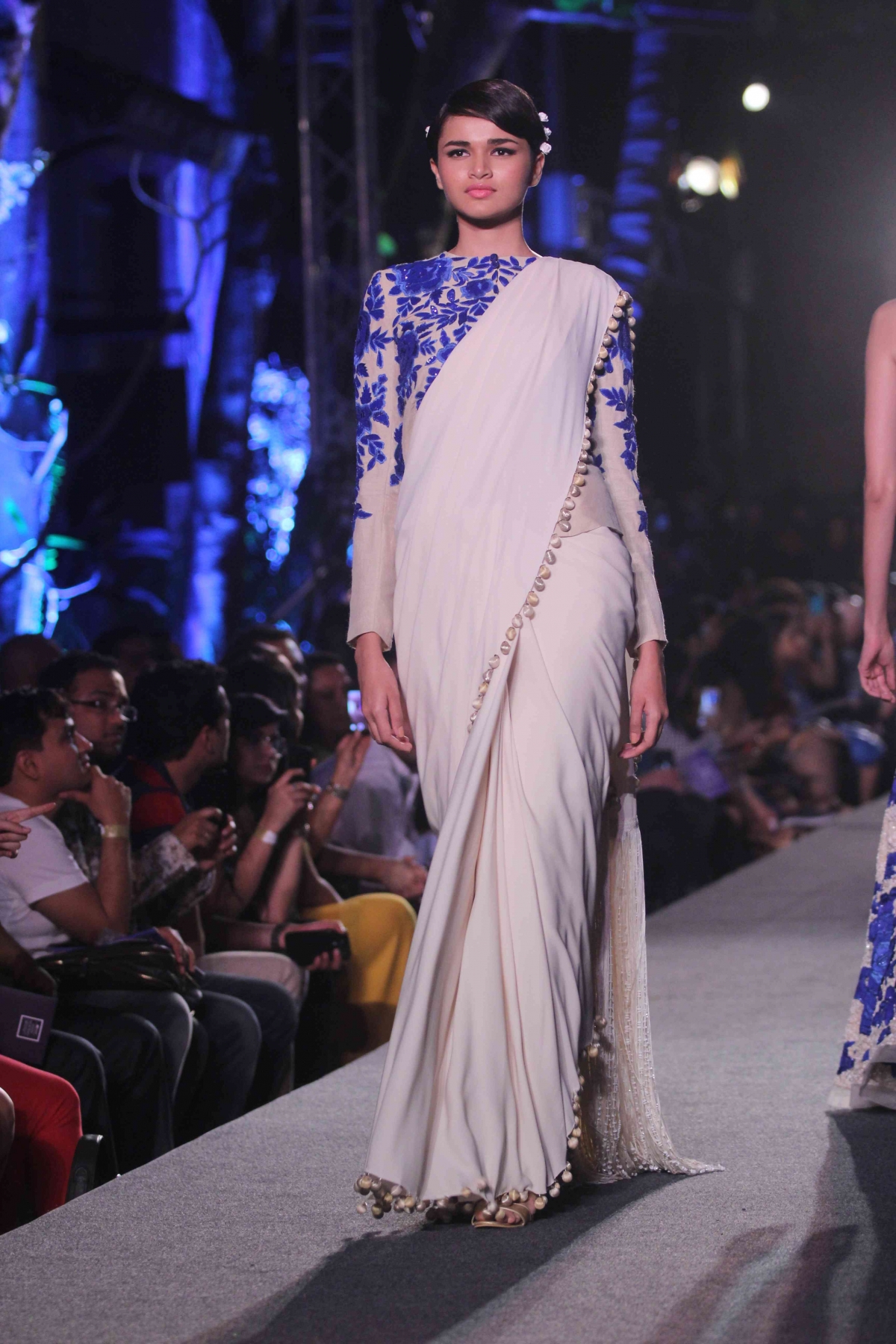 Lakme Fashion Week 2015: Jacqueline Fernandez, Deepika Padukone, Kajol Graces Manish Malhotra's Show [PHOTOS]