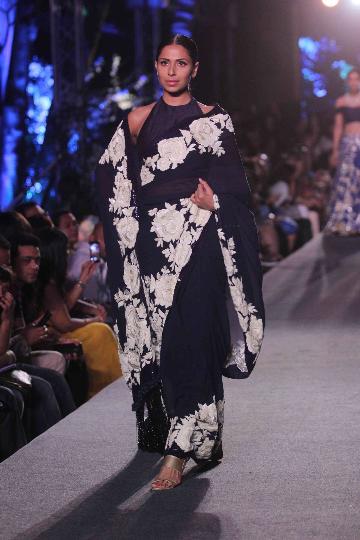 Lakme Fashion Week 2015: Jacqueline Fernandez, Deepika Padukone, Kajol Graces Manish Malhotra's Show [PHOTOS]