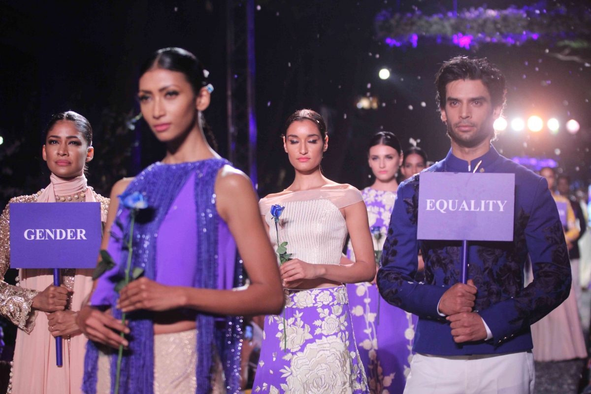 Lakme Fashion Week 2015: Jacqueline Fernandez, Deepika Padukone, Kajol Graces Manish Malhotra's Show [PHOTOS]