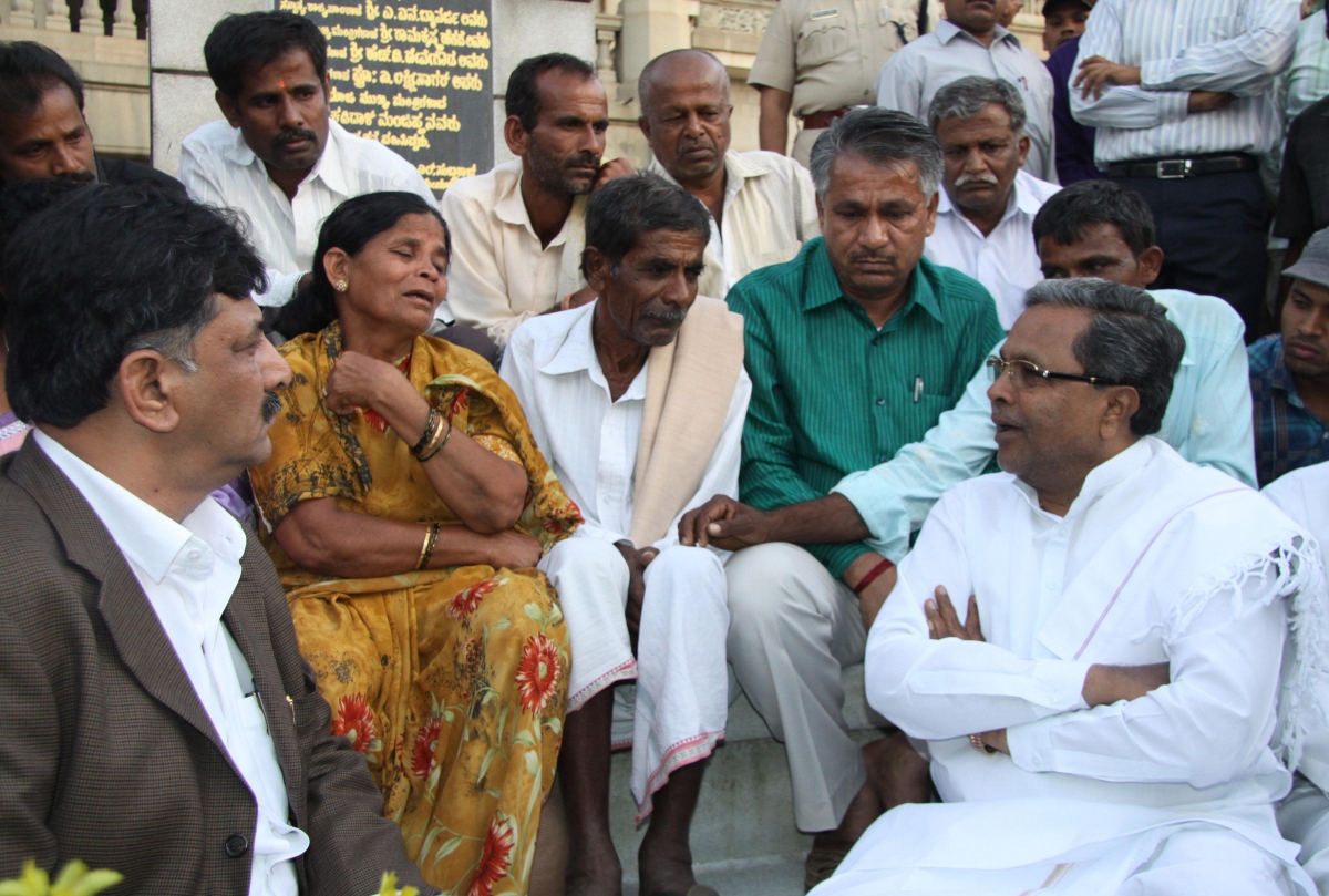 Karnataka Chief Minister Siddramaiah meets the parents of Karnataka IAS officer D K Ravi, who was found dead in his apartment under mysterious circumstances, at Vidhan Soudha in Bengaluru on March 18, 2015. The parents of Ravi are demanding CBI probe. DK Ravi