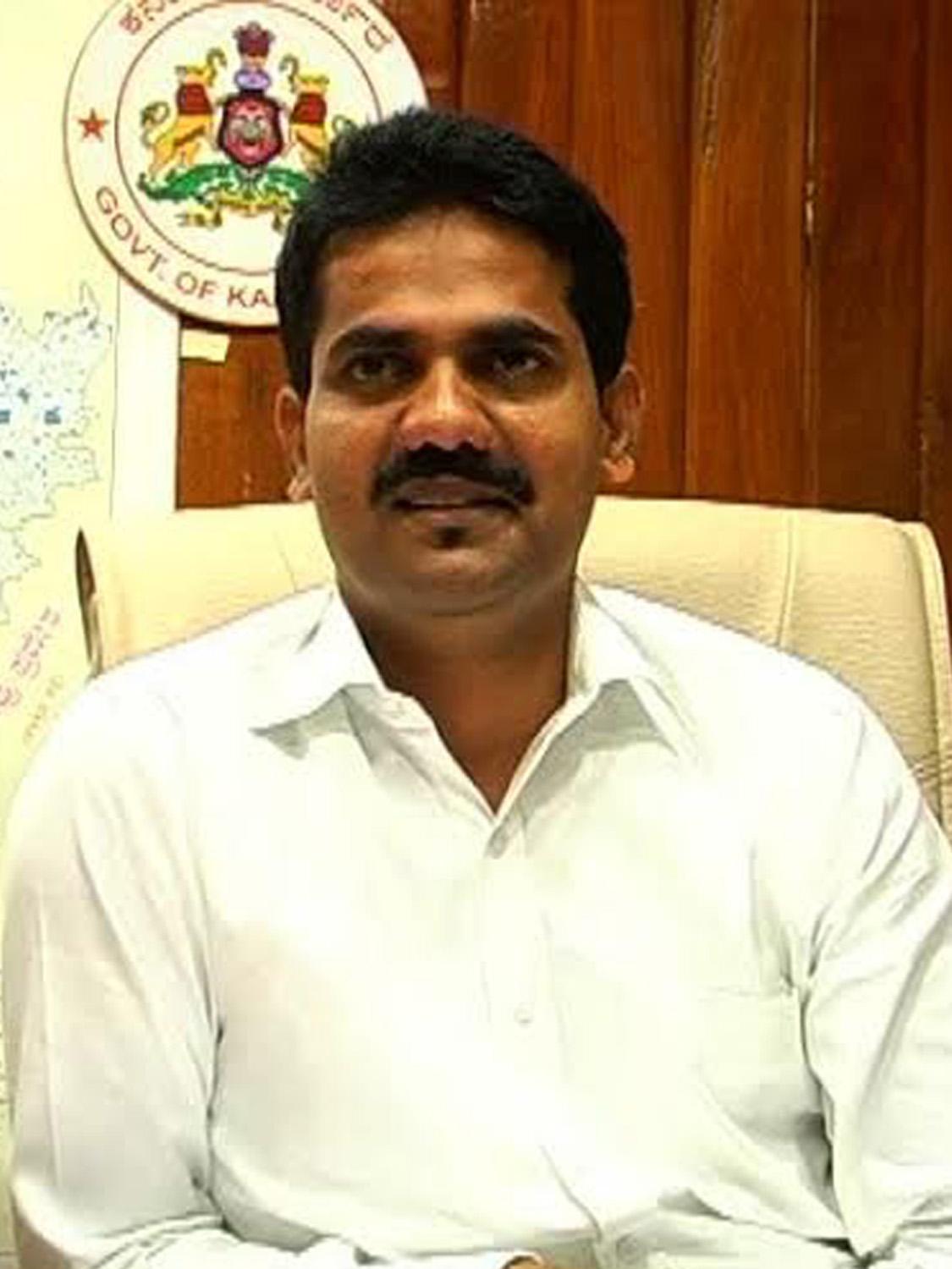 Bangalore Additional Commissioner of Commercial Taxes D K Ravi, who was found dead in his apartment under mysterious circumstances in Tavarekere, Bengaluru on March 16, 2015. DK ravi