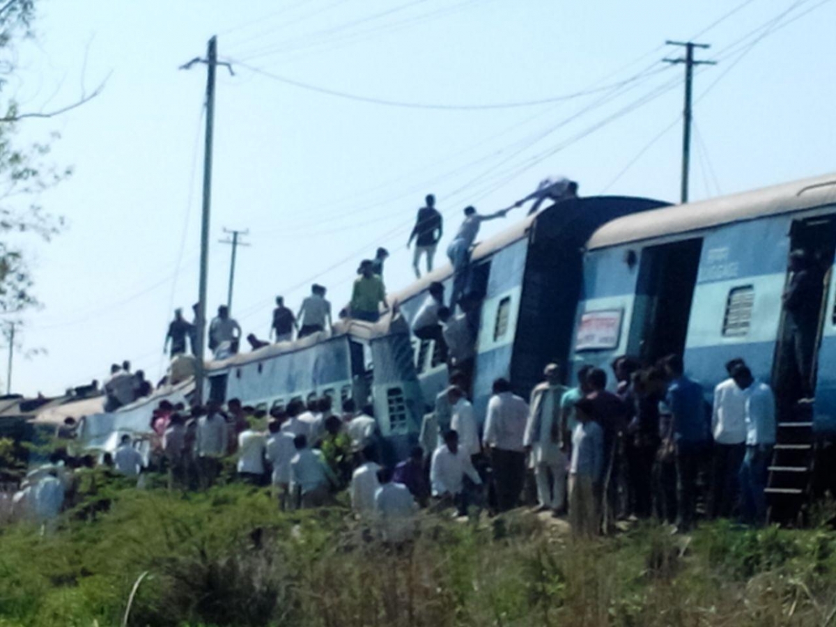 train accident UP varanasi janta express
