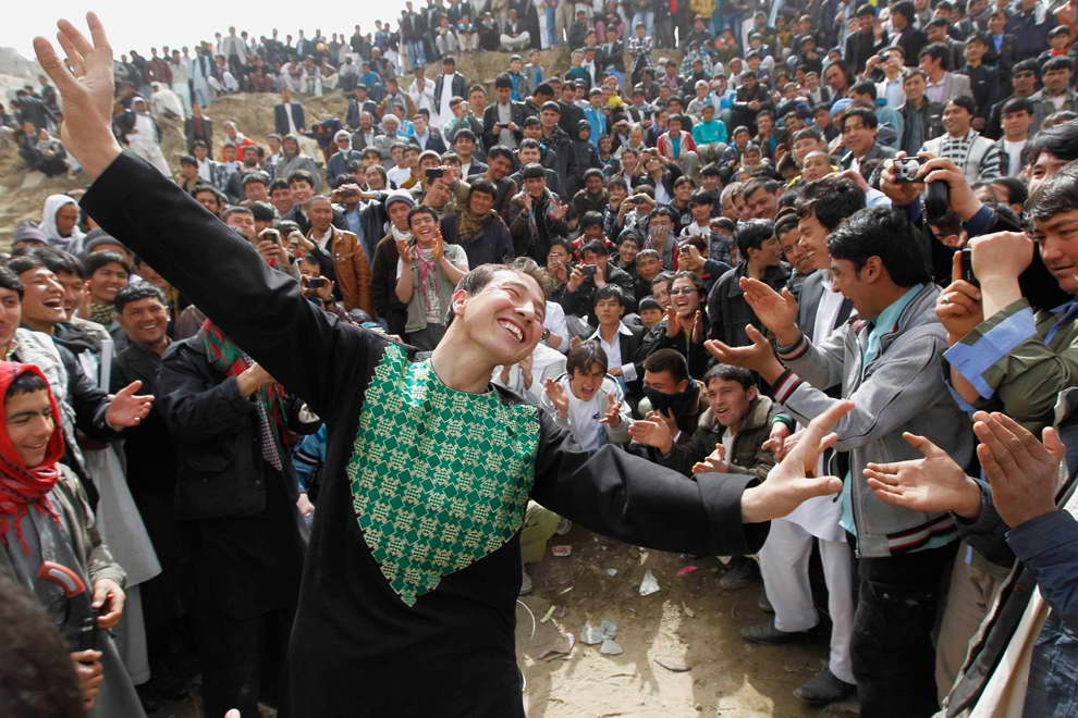 Afghans gather to celebrate Afghan New Year (Nowruz) in Kabul, March 20, 2012.