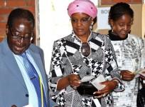 Zimbabwe's President Robert Mugabe (R-l) wife Grace and Daughter Bona