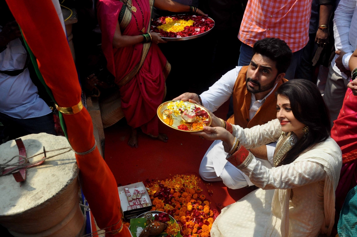 Aishwarya Rai Bachchan Celebrates 'Gudi Padwa' with Abhishek Bachchan  [PHOTOS] - IBTimes India