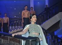 Lakme Fashion Week 2015 Grand Finale: Kareena Kapoor Khan Sizzles in Anamika Khanna's Creation