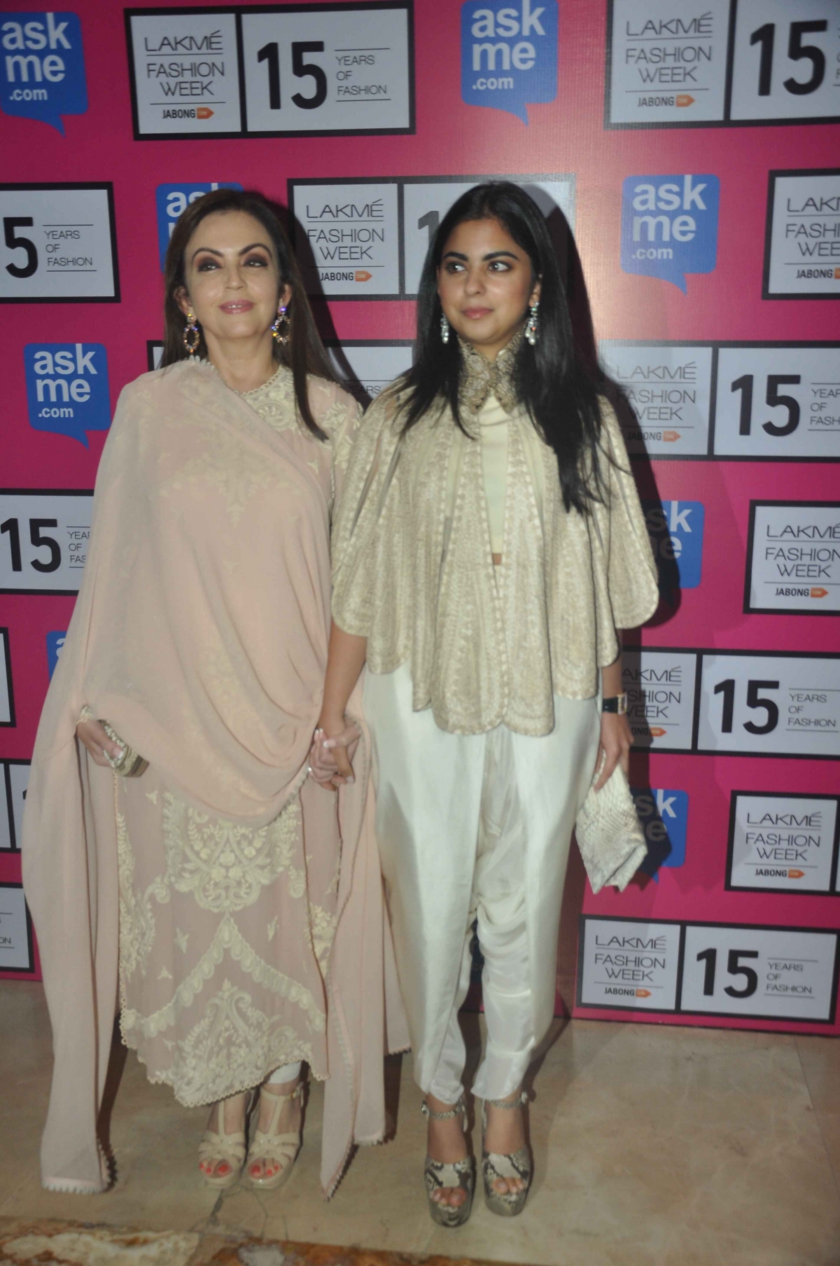 LFW 2015 Finale: Nita Ambani LFW 2015 Finale: Deepika Padukone, Jacqueline Fernandez and Other Celebs Grace Anamika Khanna's Show