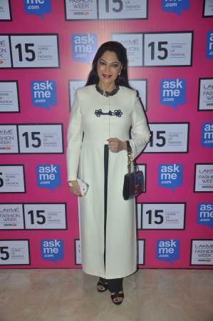 LFW 2015 Finale: Simi Garewal LFW 2015 Finale: Deepika Padukone, Jacqueline Fernandez and Other Celebs Grace Anamika Khanna's Show