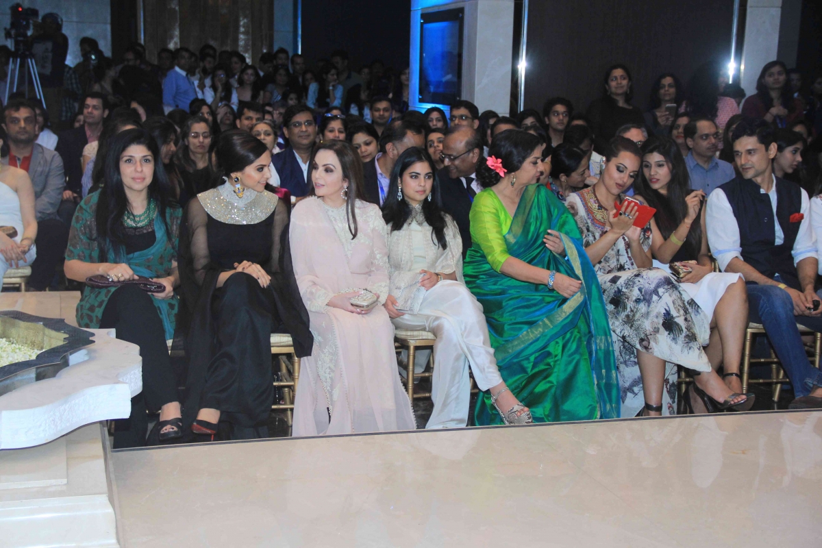LFW 2015 Grand Finale LFW 2015 Finale: Deepika Padukone, Jacqueline Fernandez and Other Celebs Grace Anamika Khanna's Show