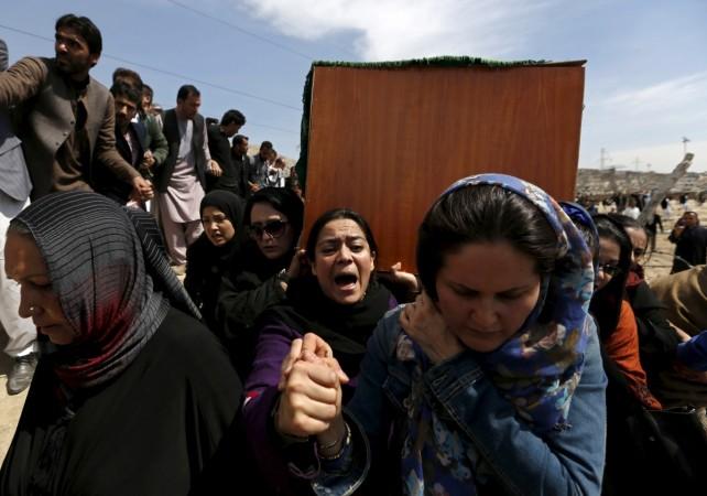 Afghan women's rights activists carry the coffin of Farkhunda, an Afghan woman who was beaten to death and set alight on fire on Thursday, during her burial ceremony in Kabul March 22, 2015. Afghan woman lynched