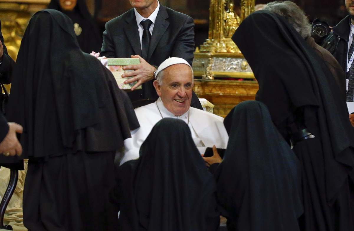 Pope Francis is greeted by cloistered nuns at the Duomo during his pastoral visit in Naples. Pope Francis in Naples