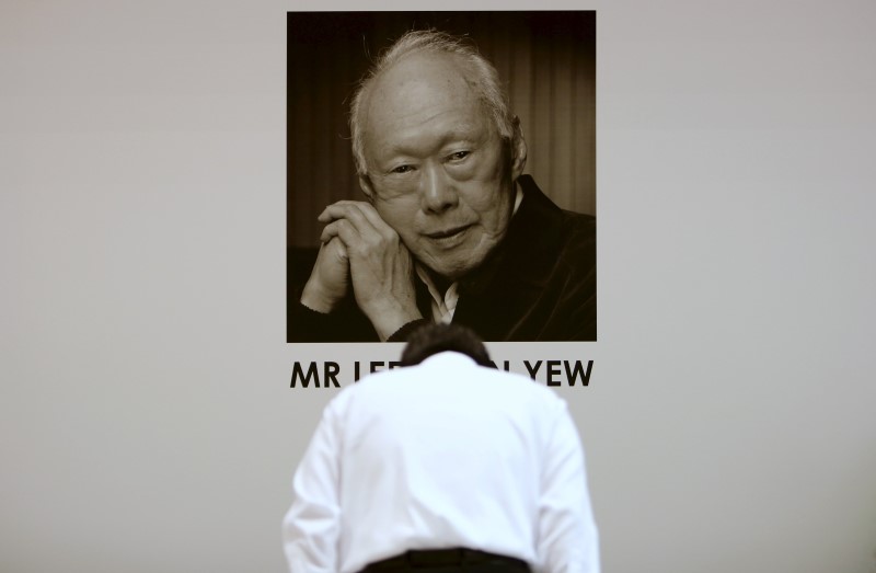 Singaporeans mourn death of first Prime Minister Lee Kuan Yew