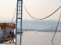 Kishi Ryoichi, 51, a Japanese engineer committed suicide for the rupture of a rope at an under construction suspension bridge.