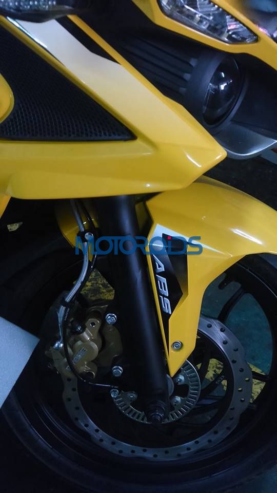 Bajaj Pulsar RS 200 spied Up Close Ahead of 26 March Launch