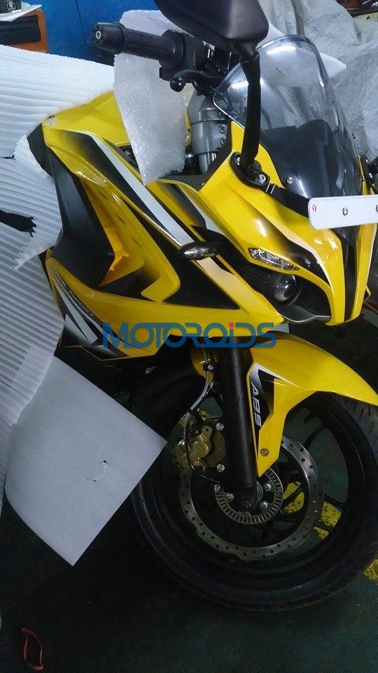 Bajaj Pulsar RS 200 spied Up Close Ahead of 26 March Launch