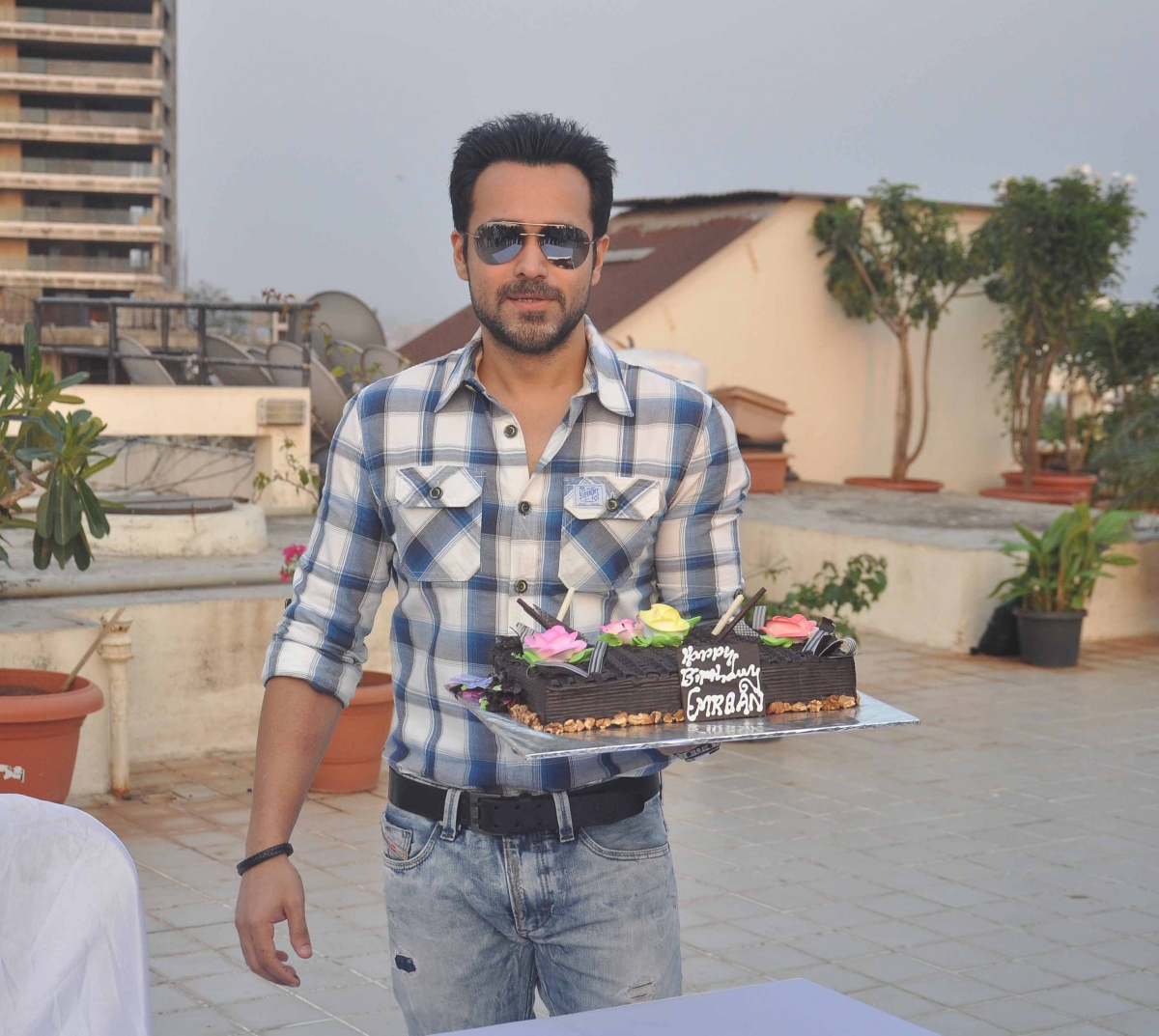 Emraan Hashmi Celebrates his 36th Birthday with Fans