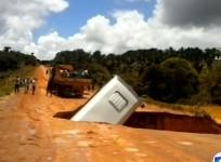 brazil-bus-gets-swallowed-by-sinkhole-and-swept-away-video