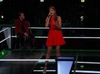 Lexi Davila performing