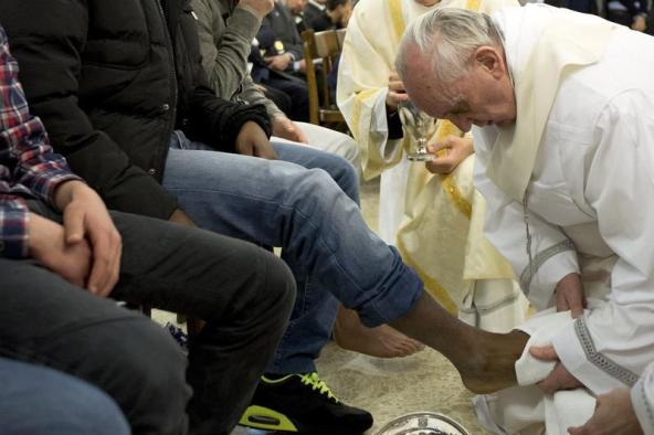 Pope Francis washes the foot of a prisoner at Casal del Marmo youth prison in Rome March 28, 2013