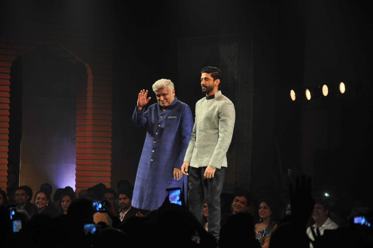 Mijwan 2015: Sonam Kapoor, Sonakshi Sinha, Abhishek Bachchan Walk The Ramp With Their Star Parents [PHOTOS]