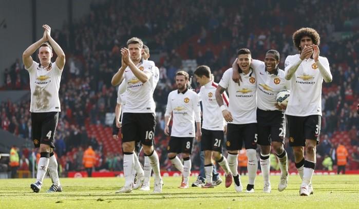 Manchester United are still a point behind Arsenal in the league table. United