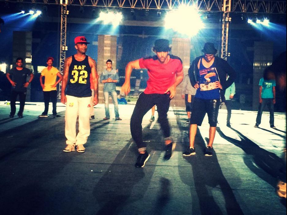 Bollywood actor Hrithik Roshan rehearsing for IPL 2015 opening ceremony Hrithik Roshan