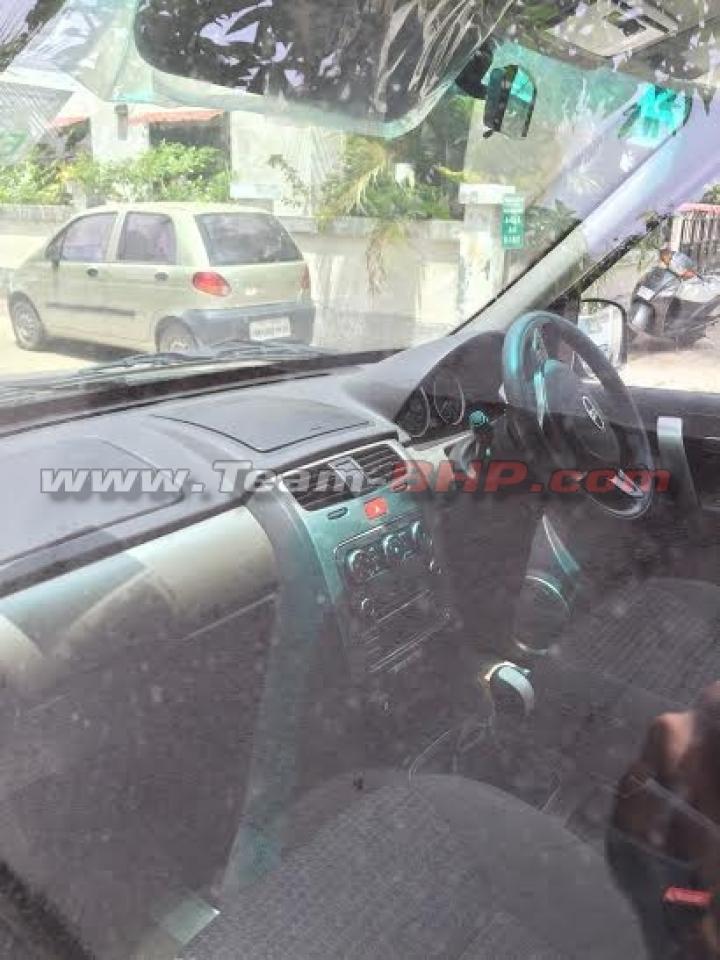 Tata Safari Storme Facelift Interiors Revealed in New Spy shots, Launch in April [PHOTOS]
