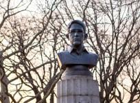 guerrilla-artists-leave-edward-snowden-statue-in-new-york-park