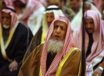 Sheikh Abdul Aziz Al-Asheikh, the Kingdom's grand mufti at the Grand Mosque in Riyadh February 6, 2008.