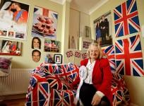 britains-royal-super-fan-eagerly-awaits-birth-of-will-and-kates-new-baby