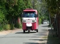 pakistan-fights-groping-with-first-women-only-auto-rickshaw