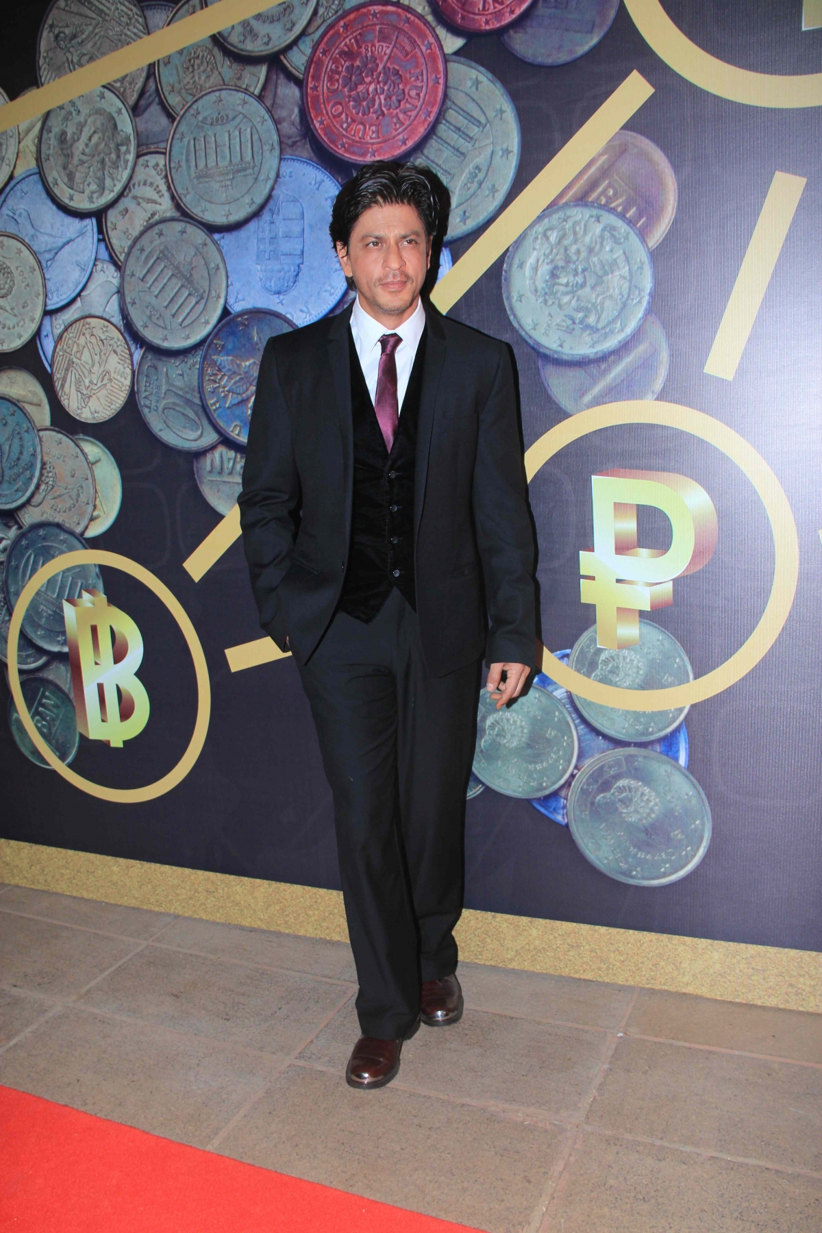 Shah Rukh Khan attends NRI of the Year award function Shah Rukh Khan attends NRI of the Year award function