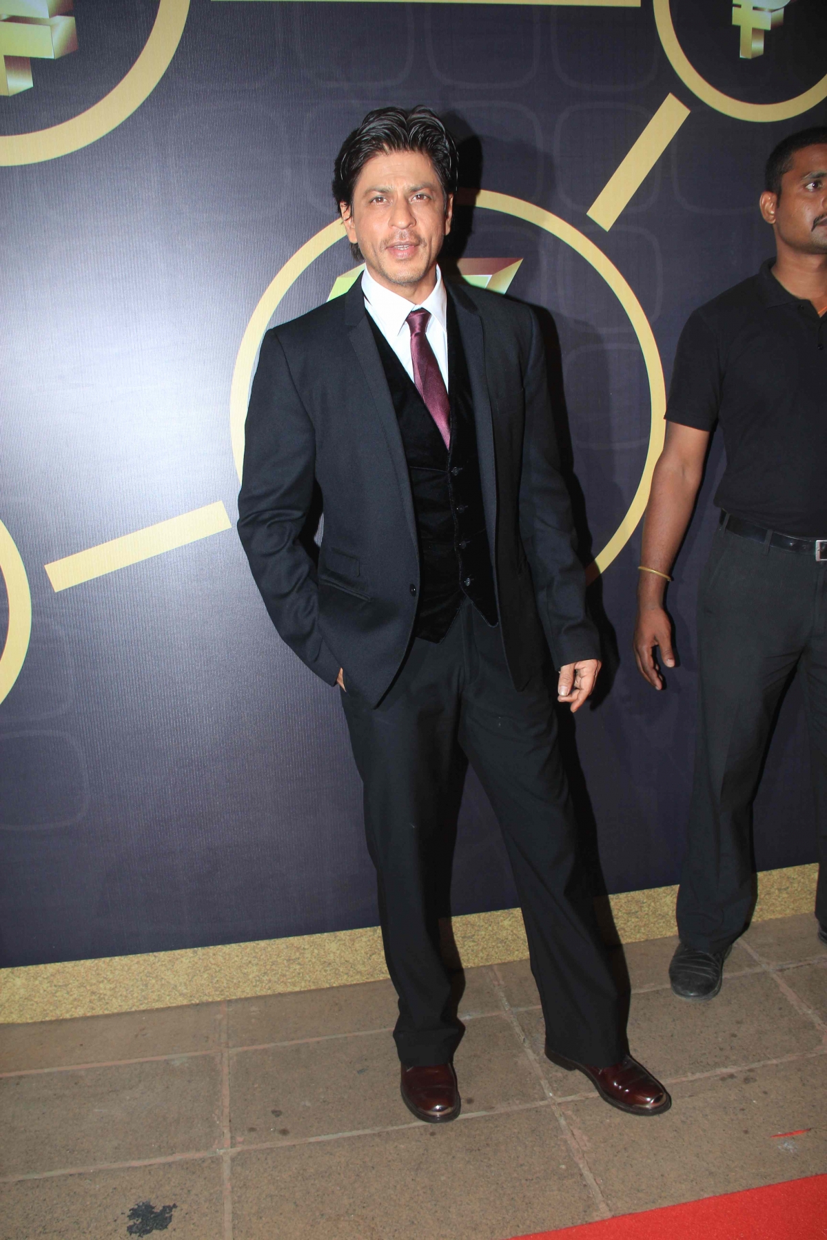 Shah Rukh Khan attends NRI of the Year award function Shah Rukh Khan attends NRI of the Year award function