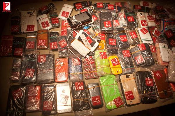 Mobile phones banned on the sets of Shah Rukh Khan starrer 