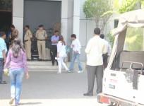 Shah Rukh Khan with wife Gauri Leaves for Goa