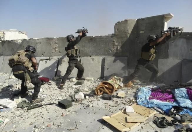 Iraqi government forces battle Isis in Ramadi