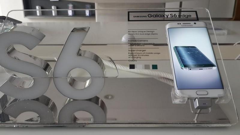 Samsung Galaxy S6 Edge on Display Samsung Galaxy S6 Edge on Display