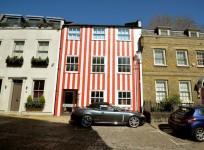 kensington-home-painted-to-mimic-a-beach-house-in-council-protest