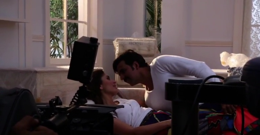 Making of 'Gabbar Is Back': Akshay Kumar is Taught To Romance Kareena Kapoor Khan