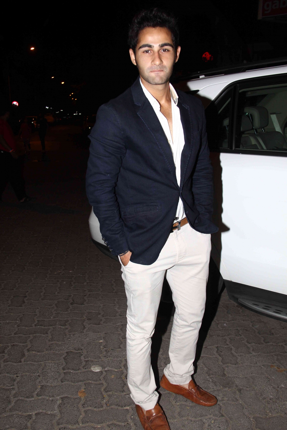 Kareena Kapoor Khan, Karisma Kapoor Celebrate Mom Babita's Birthday