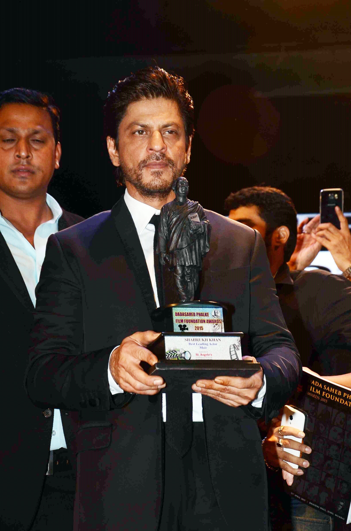 Dadasaheb Phalke Film Award 2015: Shah Rukh Khan Honoured ...