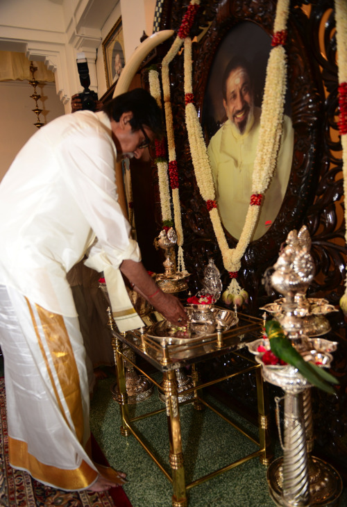 Amitabh Bachchan during his visit to Shivaji Ganeshan's home