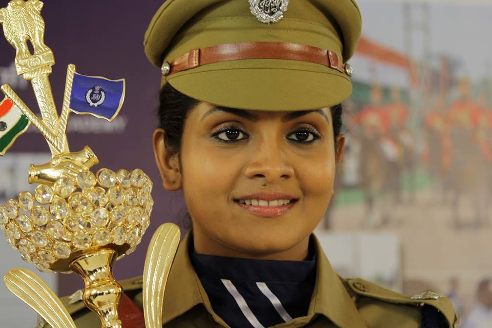 Gayathri Arun Aka Deepthi Ips Of Parasparam Serial Makes Silver Screen Debut Ibtimes India