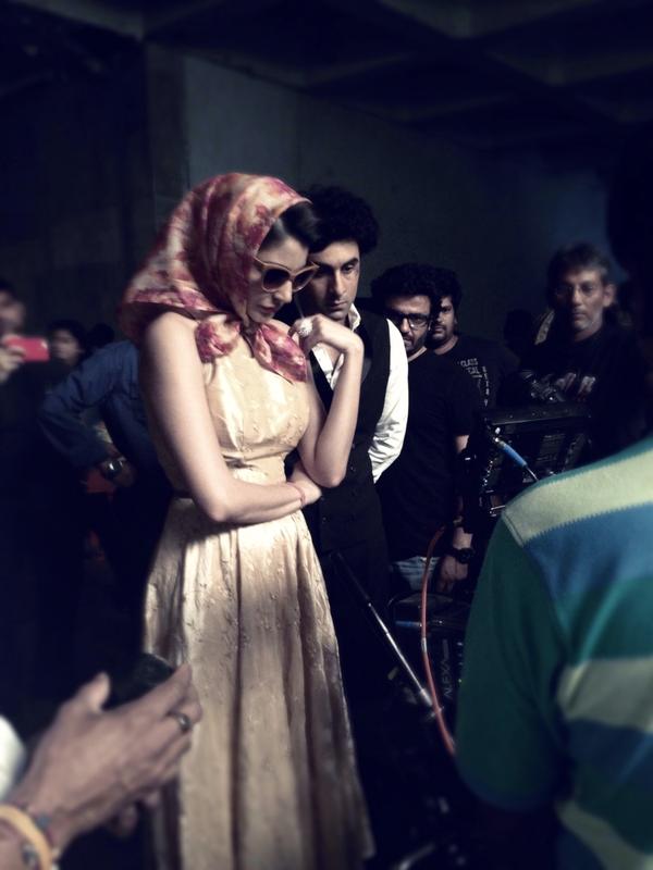 Alia Bhatt, Shraddha Kapoor, Sidharth Malhotra and Other Bollywood Celebs' Latest Candid Shots [PHOTOS]